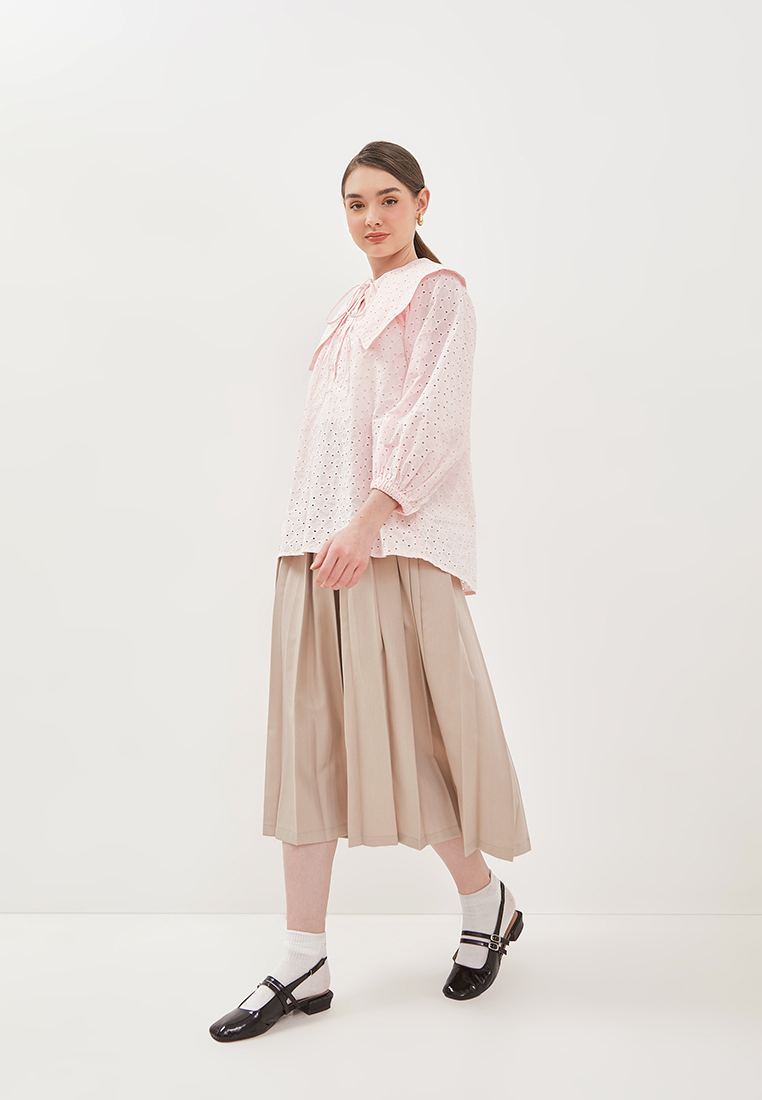 Blossom Scallop Embroidered Blouse