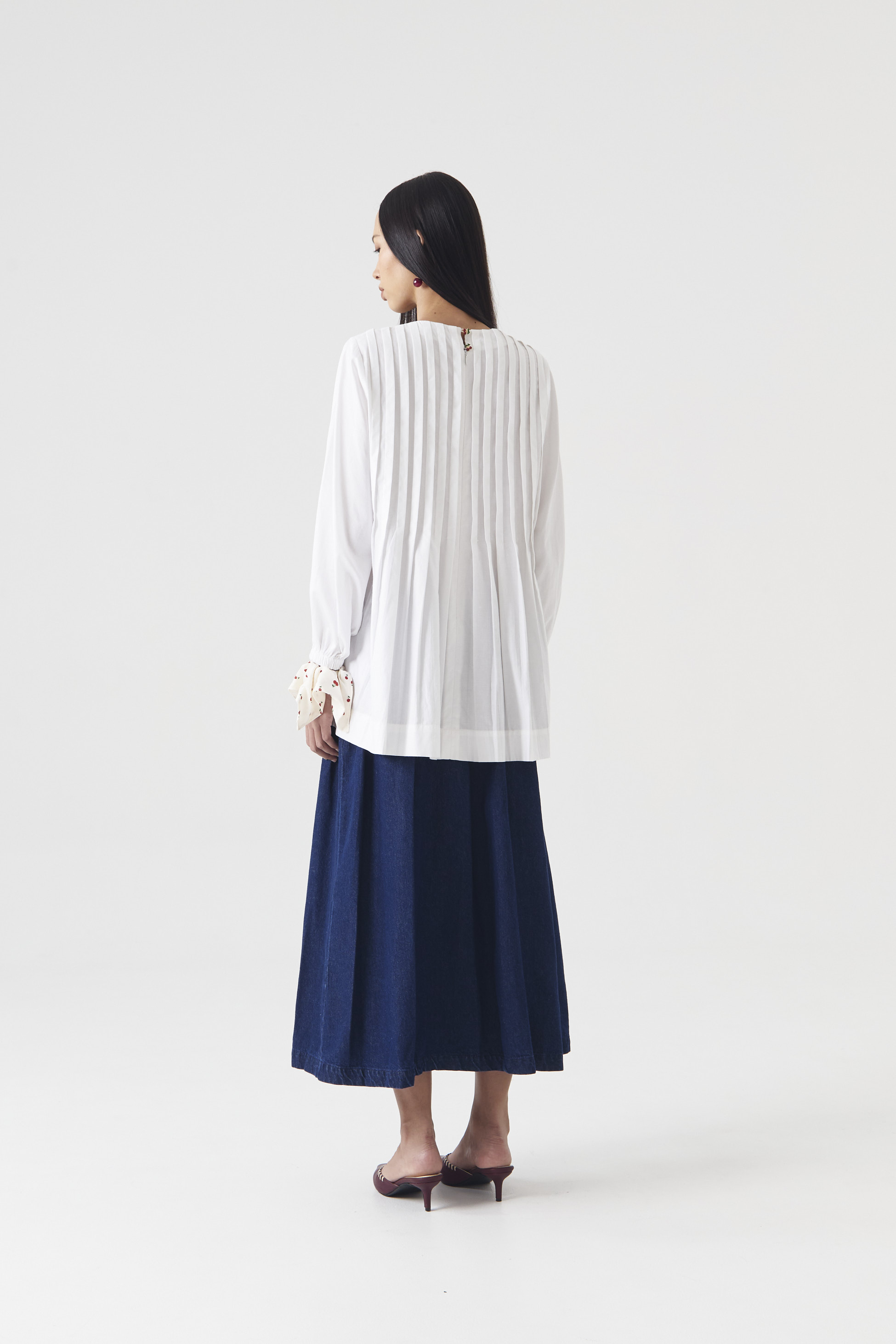 CHÉRI SURGE White Pleates Doll Blouse