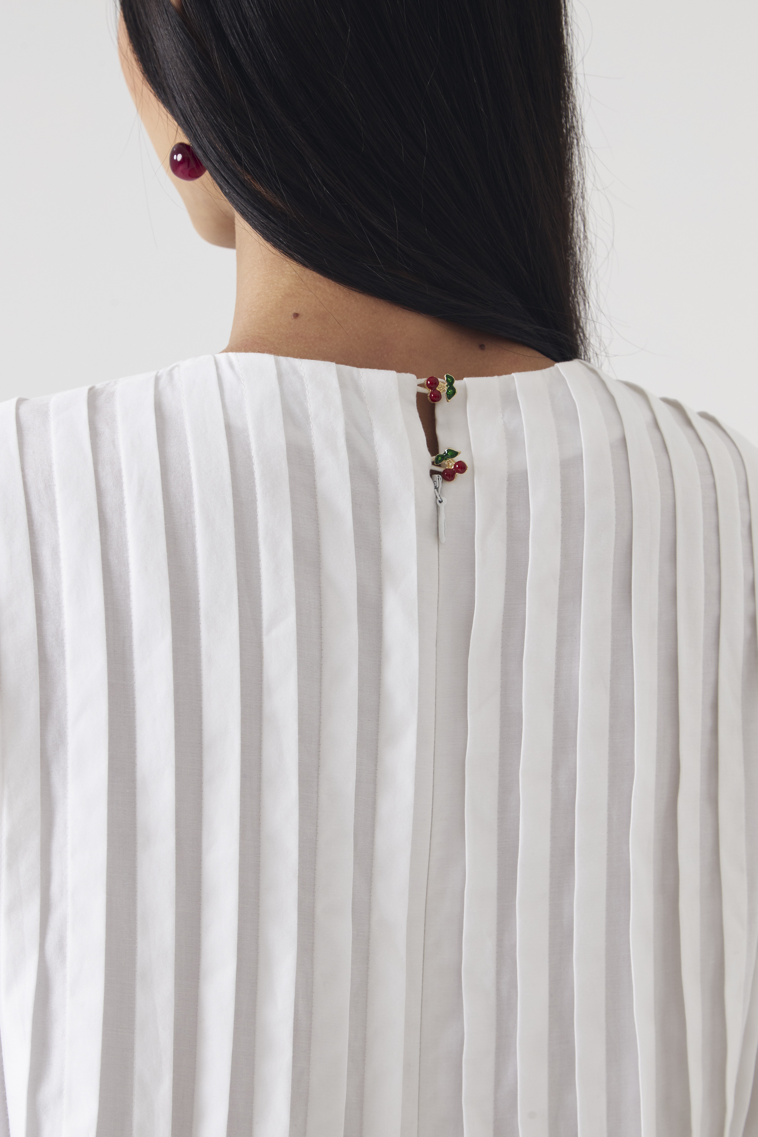 CHÉRI SURGE White Pleates Doll Blouse