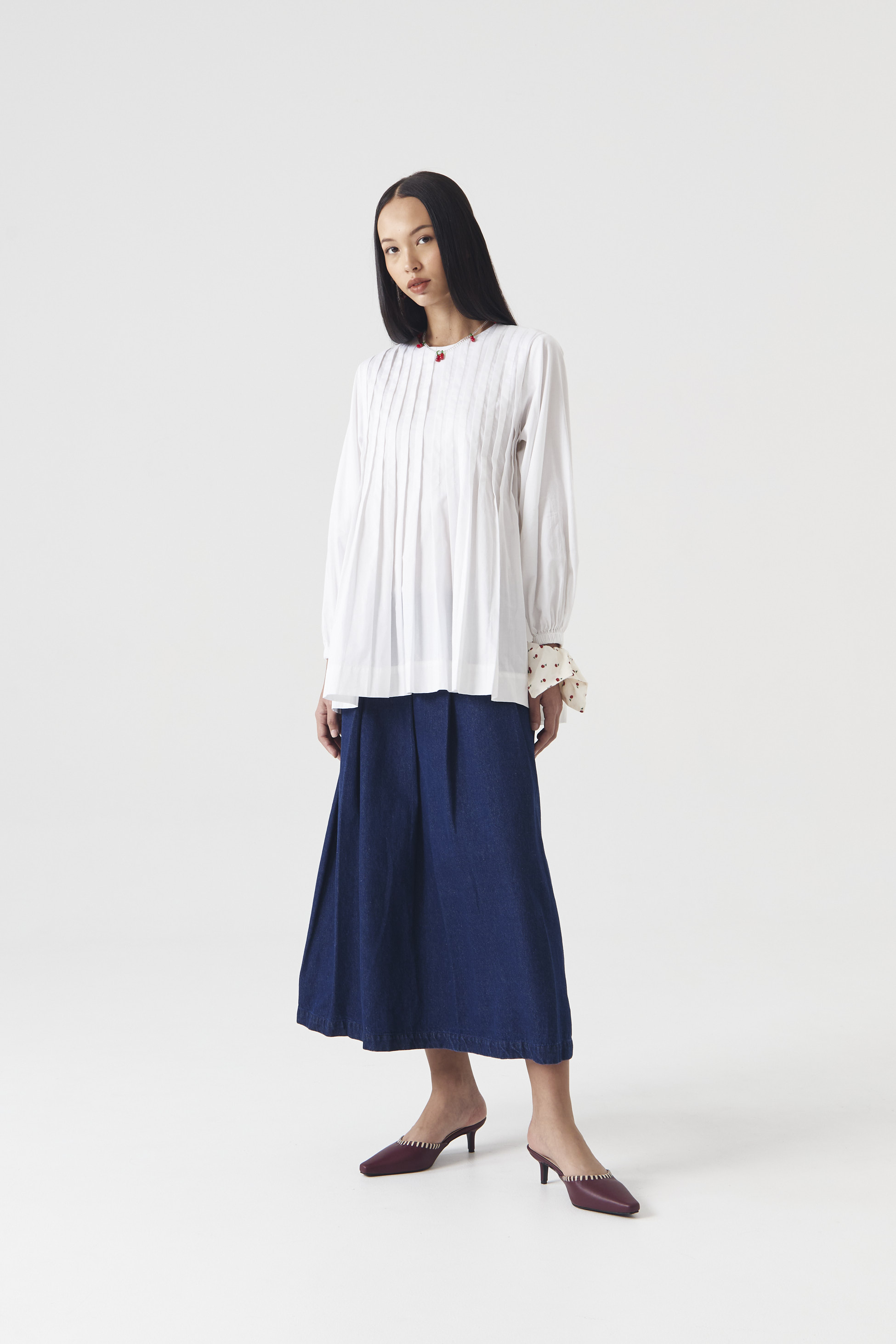 CHÉRI SURGE White Pleates Doll Blouse