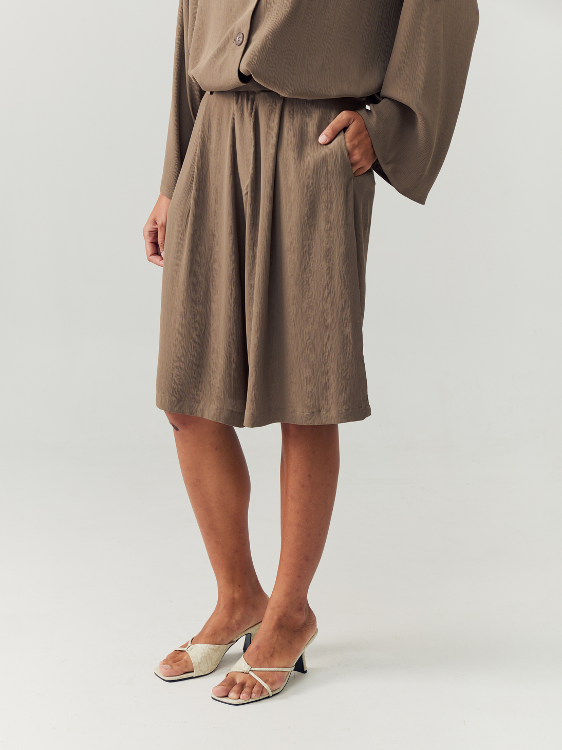 Wheat Set Short Pants